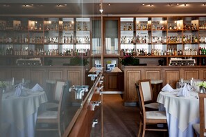 Breakfast, lunch, dinner served; international cuisine  - Hotel Swing (Kraków)