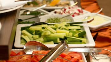 Esmorzar diari d'estil bufet (60 PLN per persona)