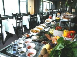 Daily buffet breakfast for a fee