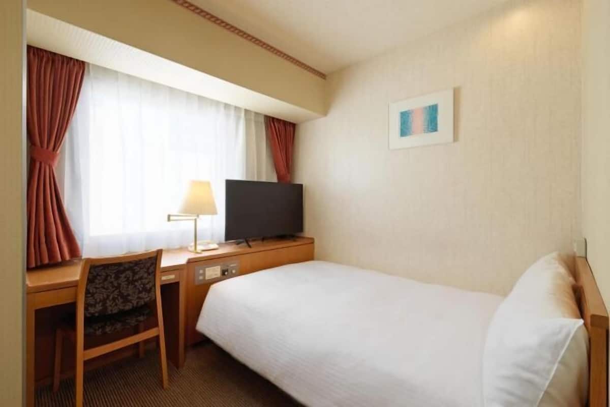 Tabla de planchar con plancha, wifi gratis y ropa de cama