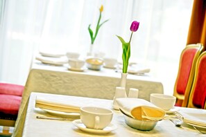 Free daily buffet breakfast - Actor Hotel Budapest  (Budapest)