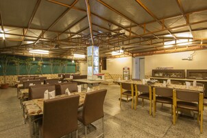 Breakfast, lunch and dinner served