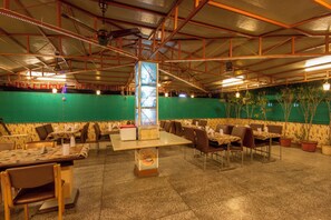 Rooftop terrace - Hotel Grand Park Inn (New Delhi)