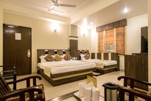Premium bedding, minibar, in-room safe, individually decorated - Hotel Grand Park Inn (New Delhi)