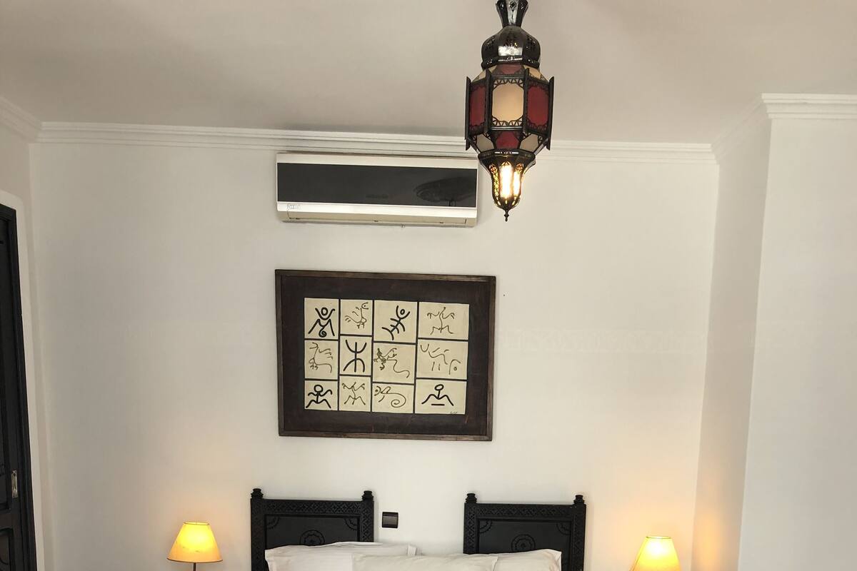 Double Room, Private Bathroom (Juliana) | Iron/ironing board, free WiFi
