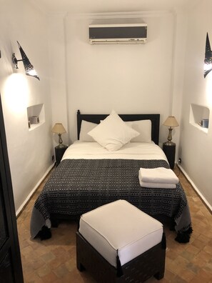 Tweepersoonskamer, privébadkamer (Jasmin) | Een strijkplank/strijkijzer, gratis wifi