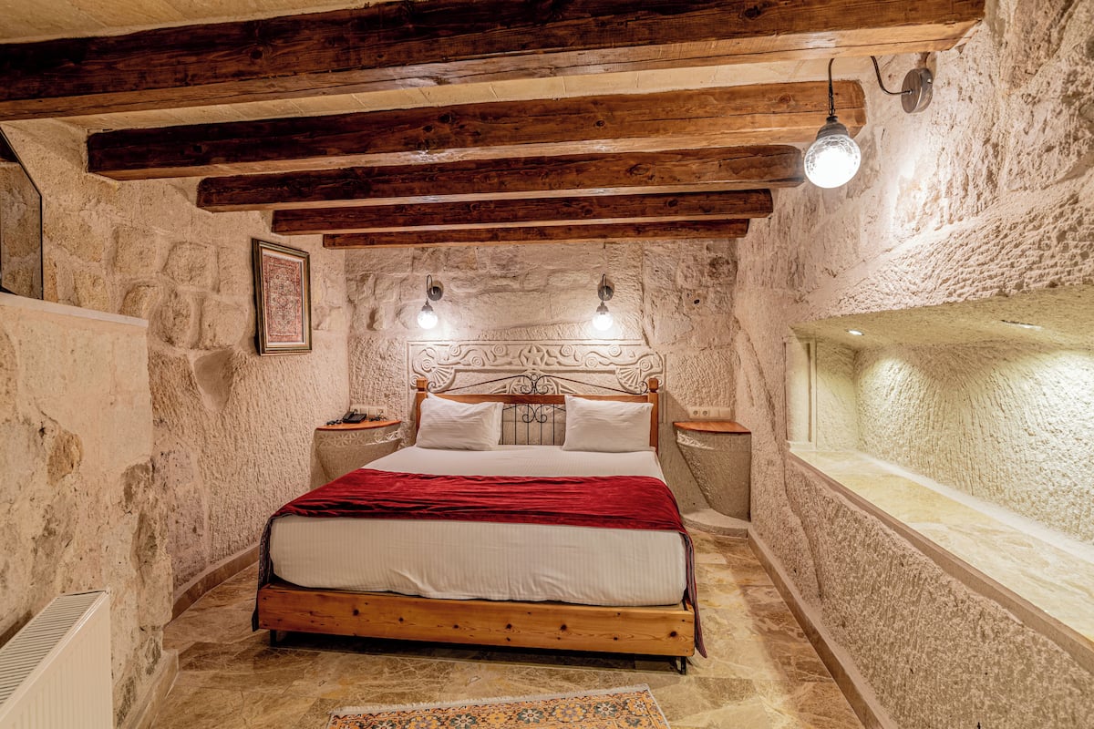 Premium Studio Suite | Premium bedding, minibar, soundproofing, iron/ironing board