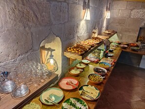 Desayuno bufé gratuito y diario