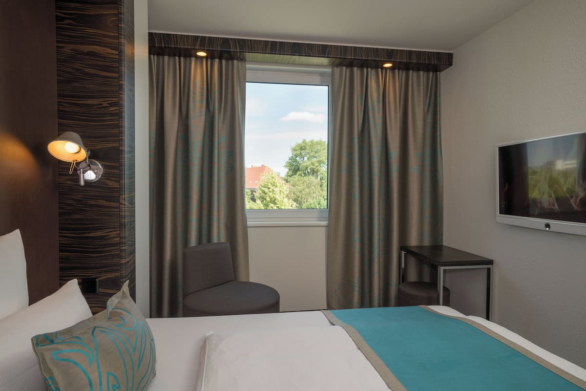 premium bedding, desk, soundproofing, free wifi