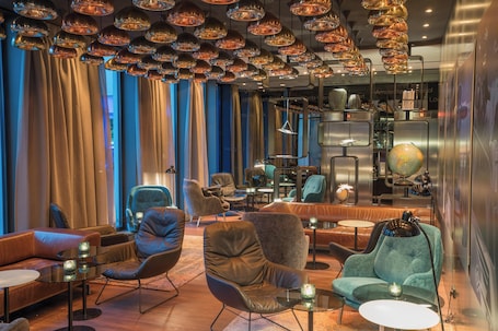 Bar (on property). Motel One Hamburg-Airport