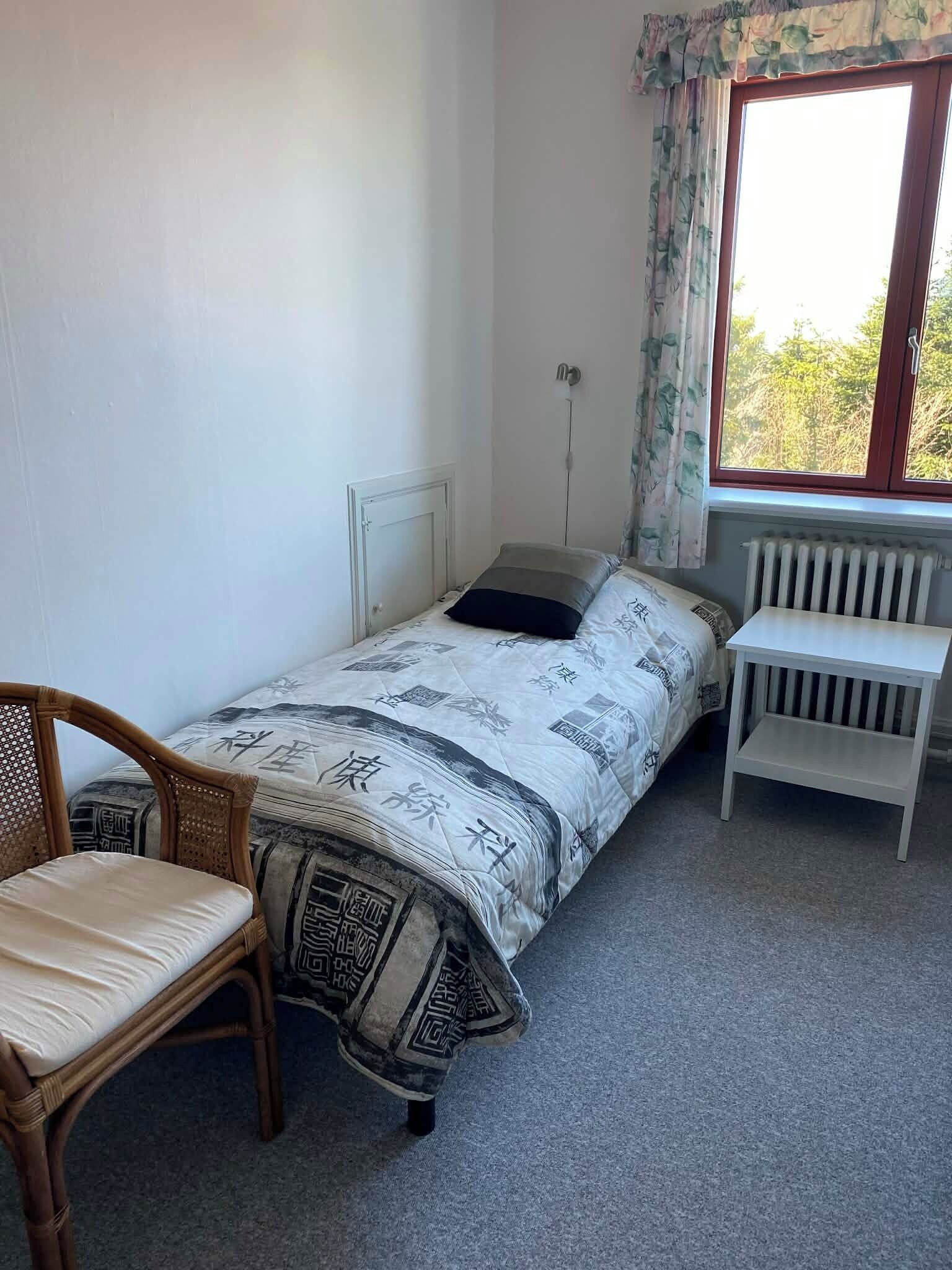 Single Room (Linen Excluded)