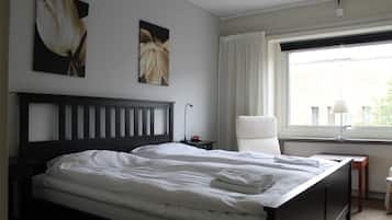 Chambre Double, salle de bains privée | Décoration personnalisée, ameublement personnalisé, bureau