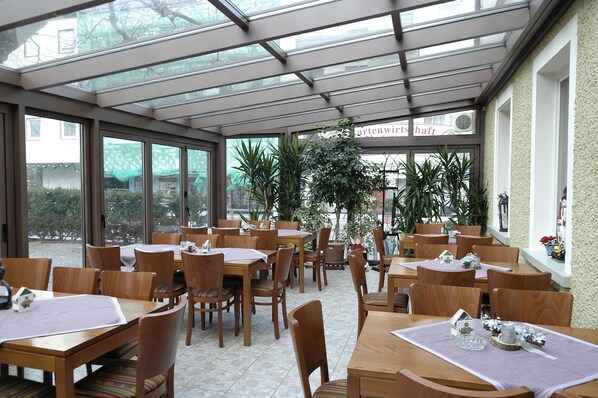 Lunch and dinner served, German cuisine - Gasthof Rebstock (Friedrichshafen)