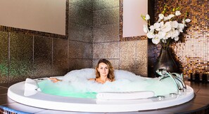 Espace de soins pour les couples, sauna, bain à remous, hammam