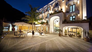 Façade de lâhĂ©bergement - soirĂ©e/nuit