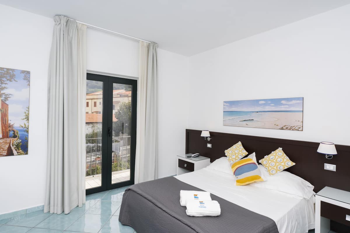 comfort double room | minibar, in-room safe, desk, free wifi