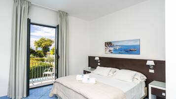 Superior tweepersoonskamer, 1 queensize bed, balkon | Een minibar, een kluis op de kamer, een bureau, gratis wifi