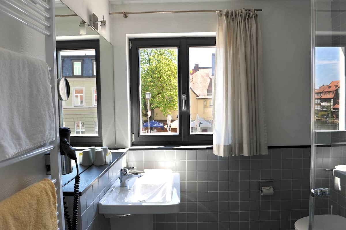 double room | bathroom | shower, hair dryer, towels