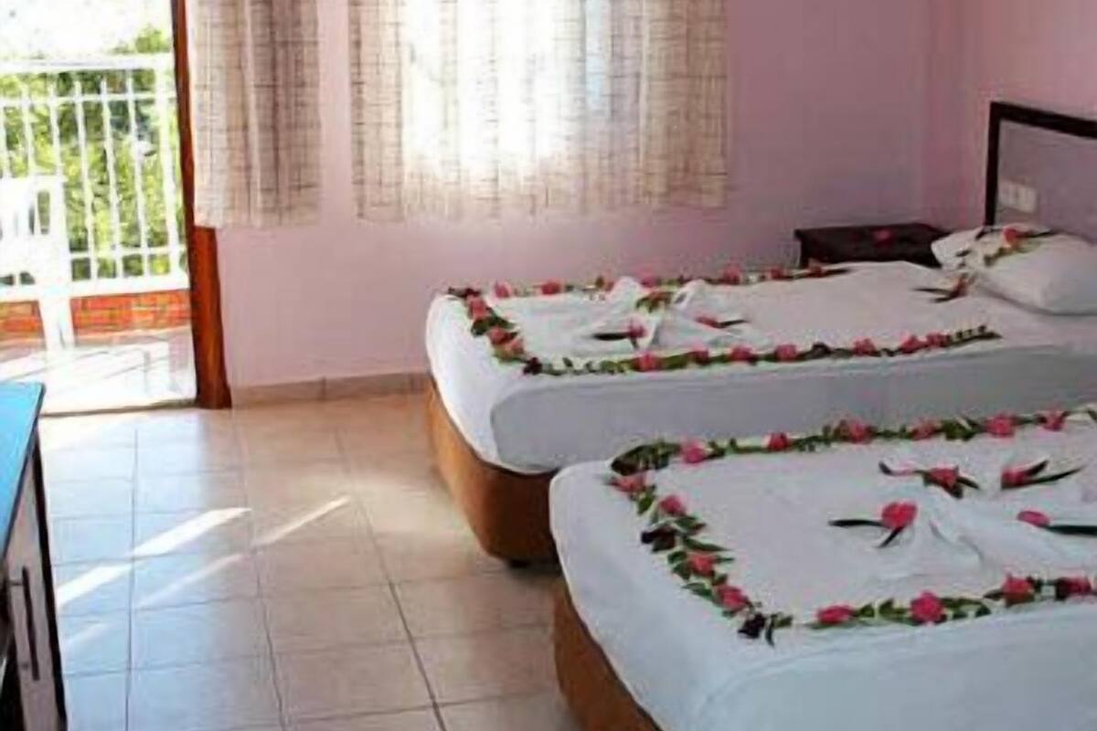 Pillowtop beds, soundproofing, iron/ironing board