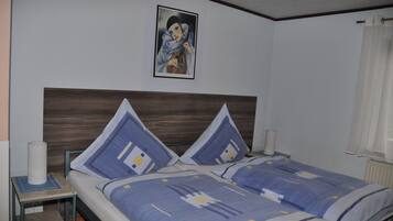 Meja, seterika/papan seterika, Wi-fi percuma