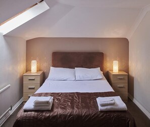 Double Room, Ensuite | Hypo-allergenic bedding, desk, iron/ironing board, free cots/infant beds - Wensum Guest House (Norwich)
