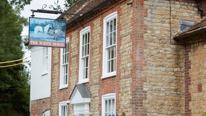 A traditional brick building with a sign reading "The White Horse." - The White Horse Inn (Pulborough)