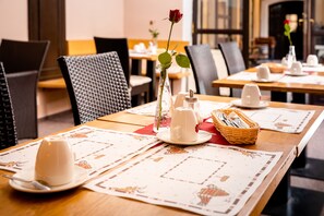Tägliches inbegriffenes Frühstücksbuffet