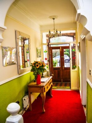 特厚豪華床墊、房內夾萬、獨特設計、熨斗/熨衫板