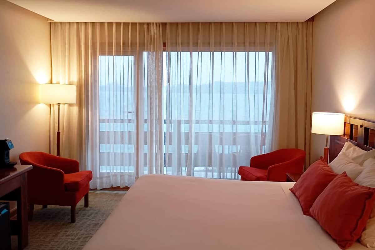 Standard Room, Non Smoking | Minibar, in-room safe, soundproofing, free WiFi