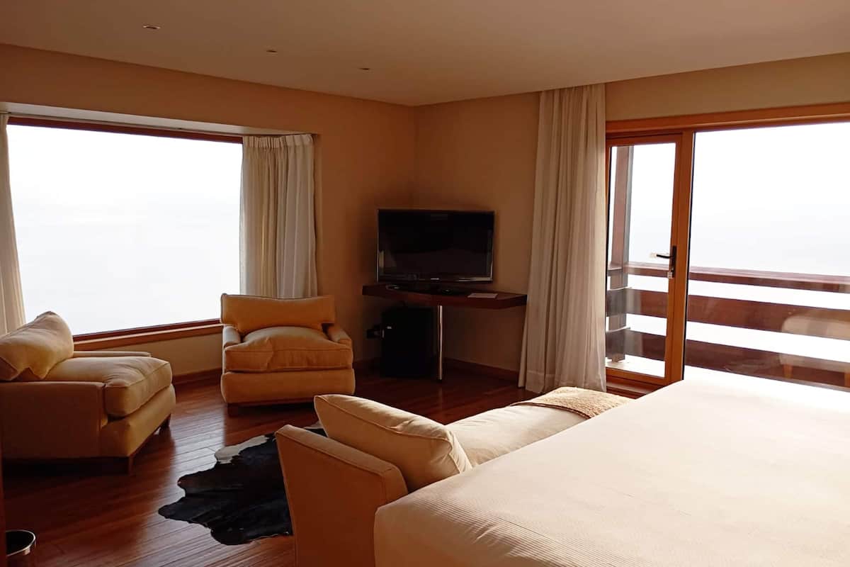 Presidential Suite, 1 King Bed, Non Smoking | Minibar, in-room safe, soundproofing, free WiFi