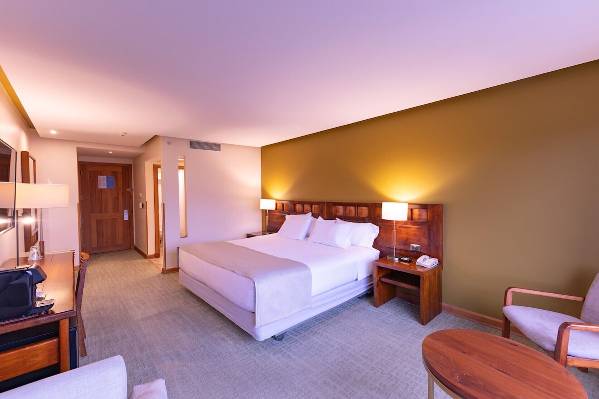 Minibar, in-room safe, soundproofing, free WiFi