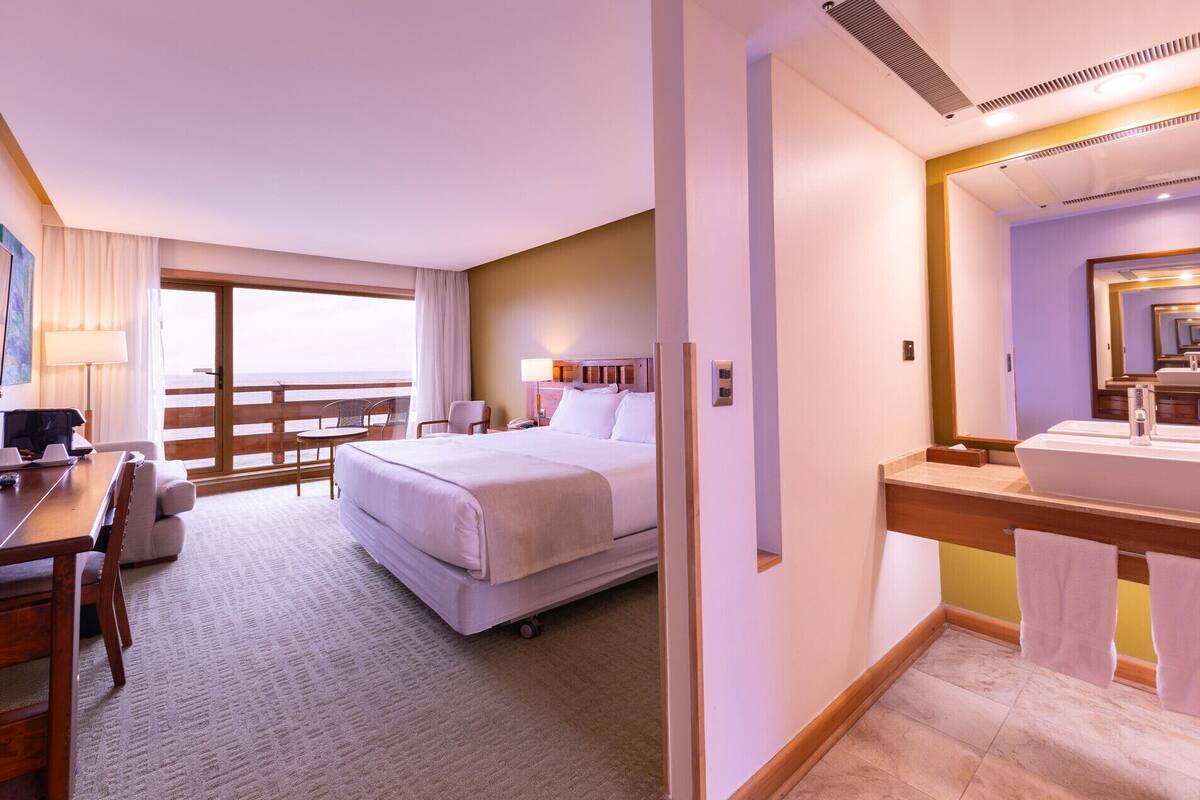 Minibar, in-room safe, soundproofing, free WiFi