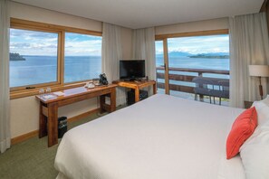Junior Suite, 1 King Bed, Non Smoking | Minibar, in-room safe, soundproofing, free WiFi