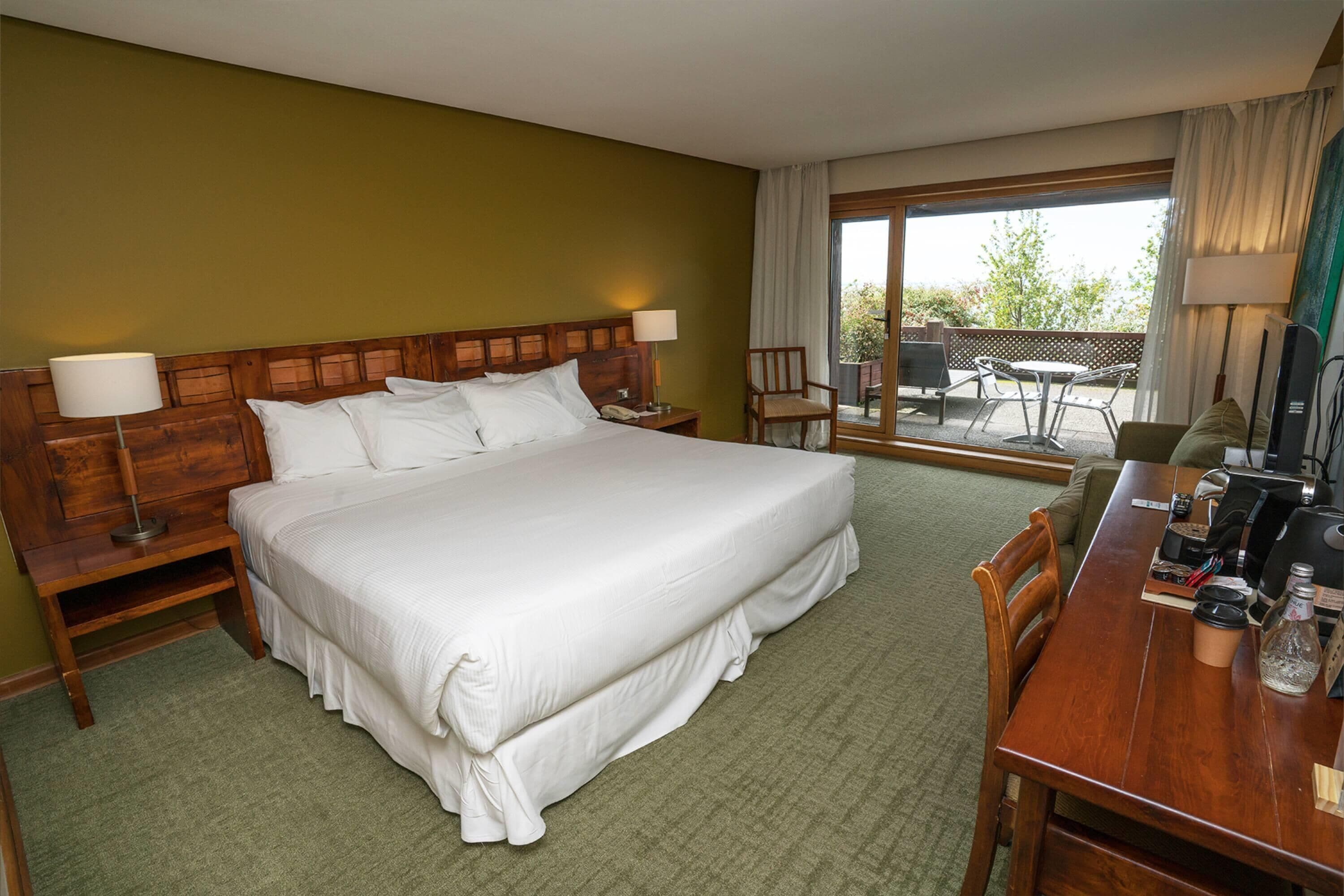 Junior Suite, 1 King Bed, Non Smoking | Minibar, in-room safe, soundproofing, free WiFi