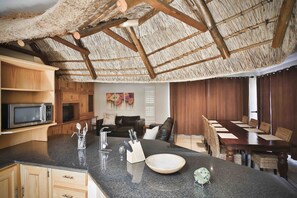 标准房, 3 间卧室 | 客厅 | 电视