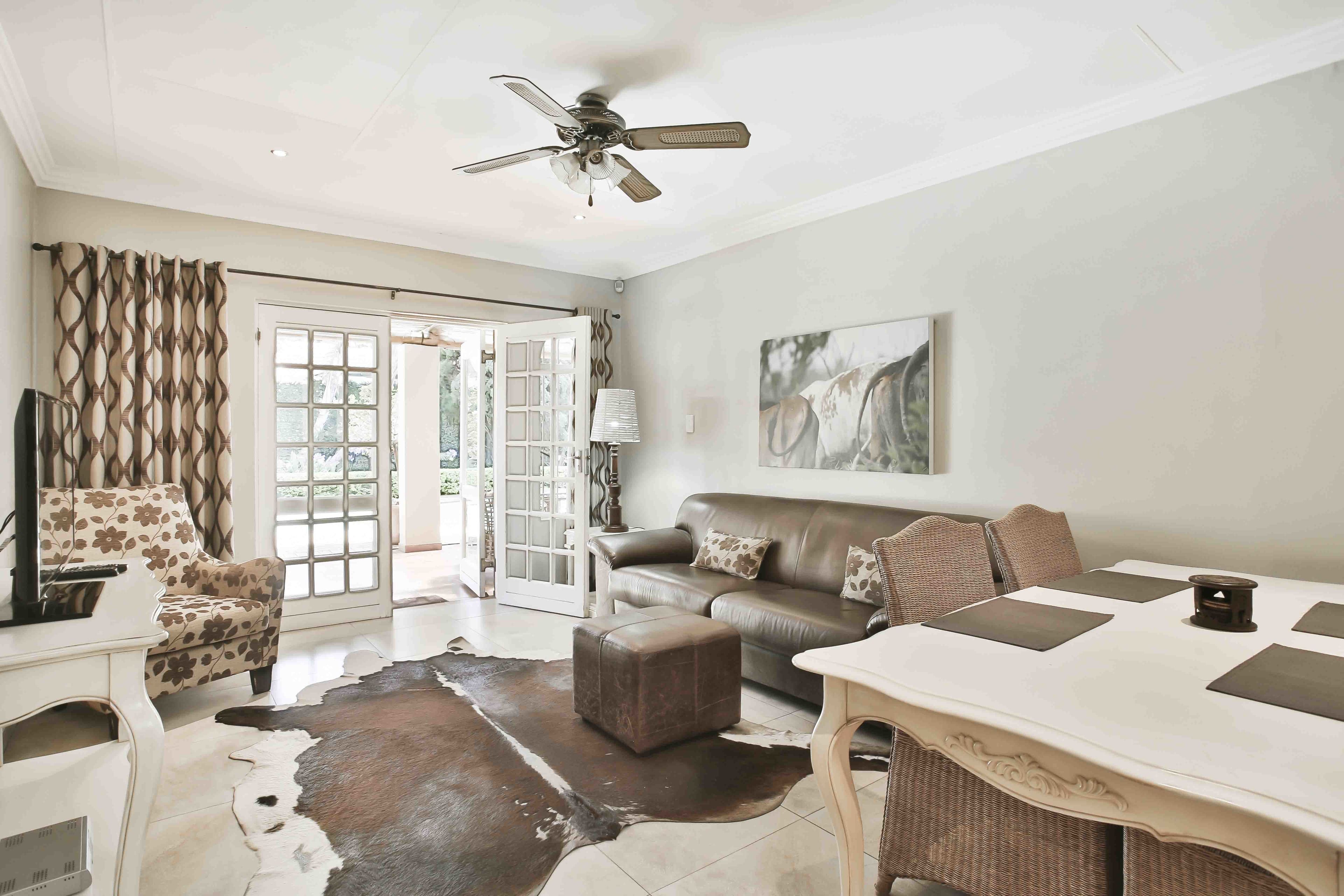Casa Charlton | Sala de estar | Una televisión