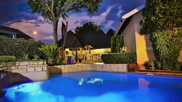 3 outdoor pools