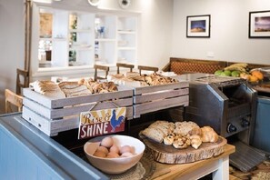 Free daily continental breakfast