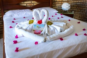 Deluxe Single Room, 1 Double Bed | Living area | 32-inch Smart TV with digital channels, TV - Hotel e Pousada Cumbuco Guesthouse (Caucaia)