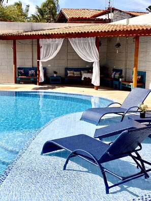 Outdoor pool, open 8:00 AM to 8:00 PM, pool umbrellas, pool loungers - Hotel e Pousada Cumbuco Guesthouse (Caucaia)