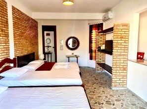 Minibar, in-room safe, desk, free WiFi - Hotel e Pousada Cumbuco Guesthouse (Caucaia)