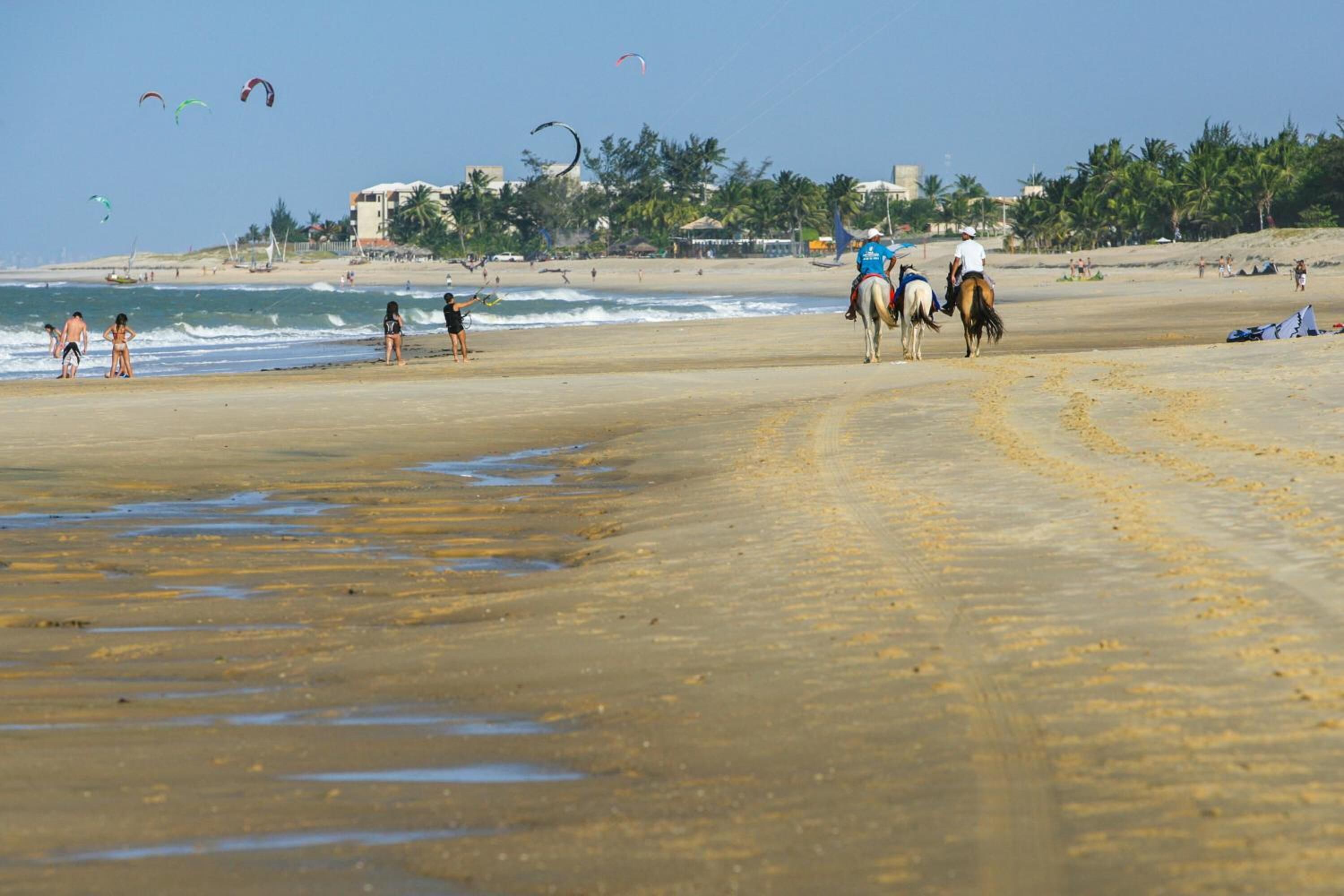 Una playa cerca, arena blanca