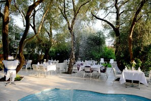 Outdoor pool - Hotel Sanja (Budva)