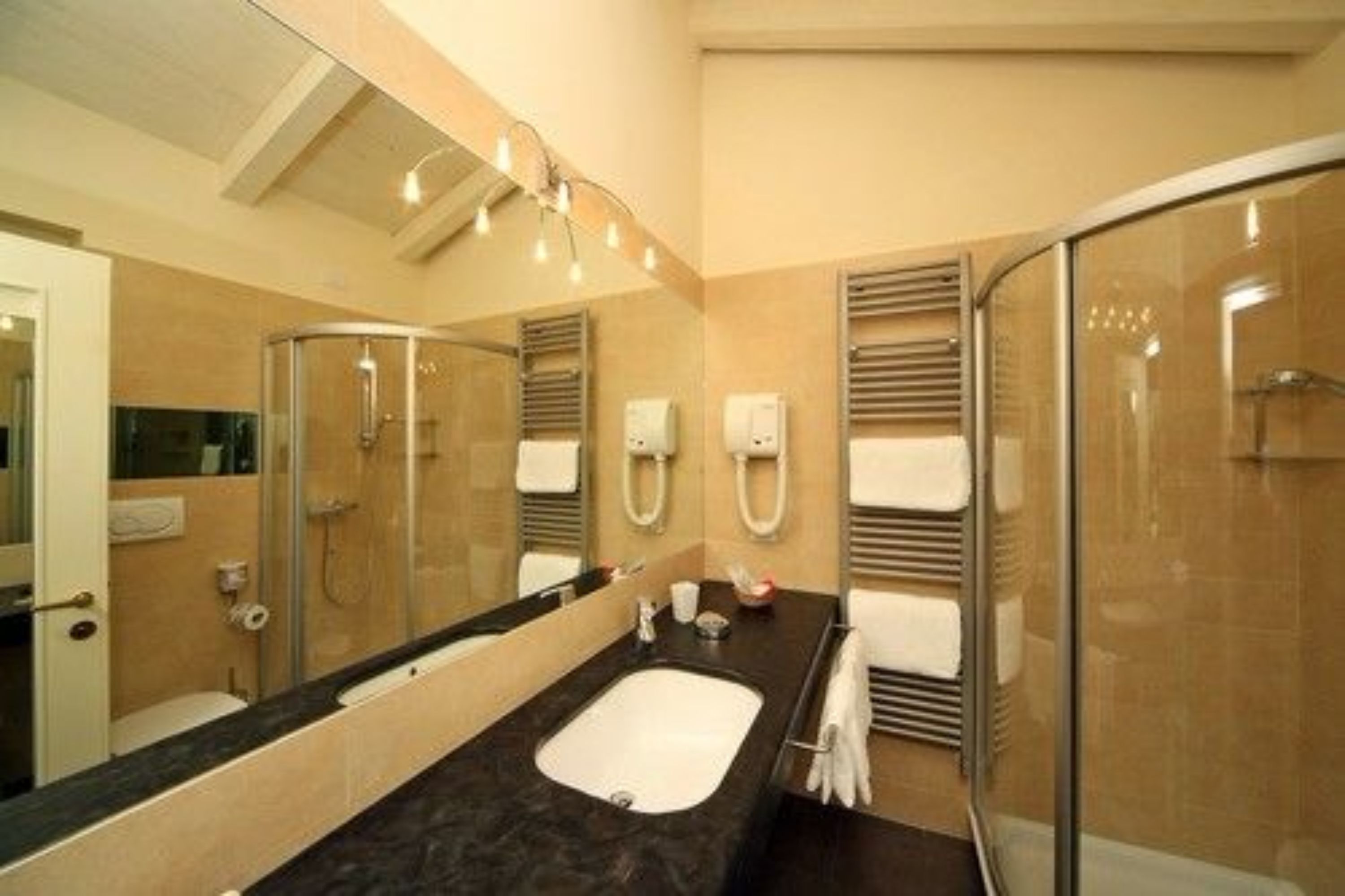 deluxe double or twin room | bathroom | shower, free toiletries, hair dryer, bidet