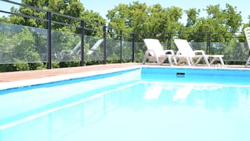 Piscine extérieure (ouverte en saison)