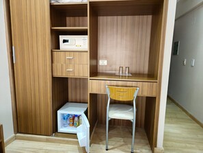 Minibar, in-room safe, desk, laptop workspace