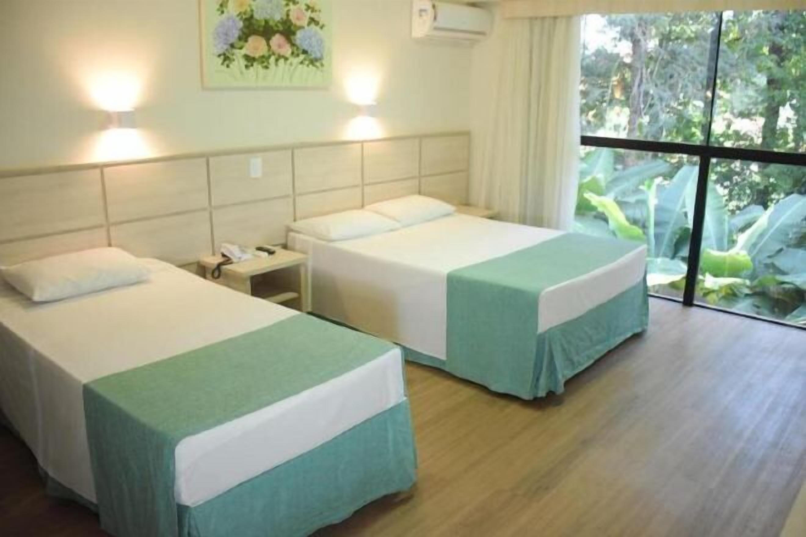Minibar, desk, laptop workspace, free WiFi