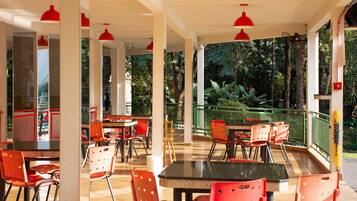 Bar à beira da piscina