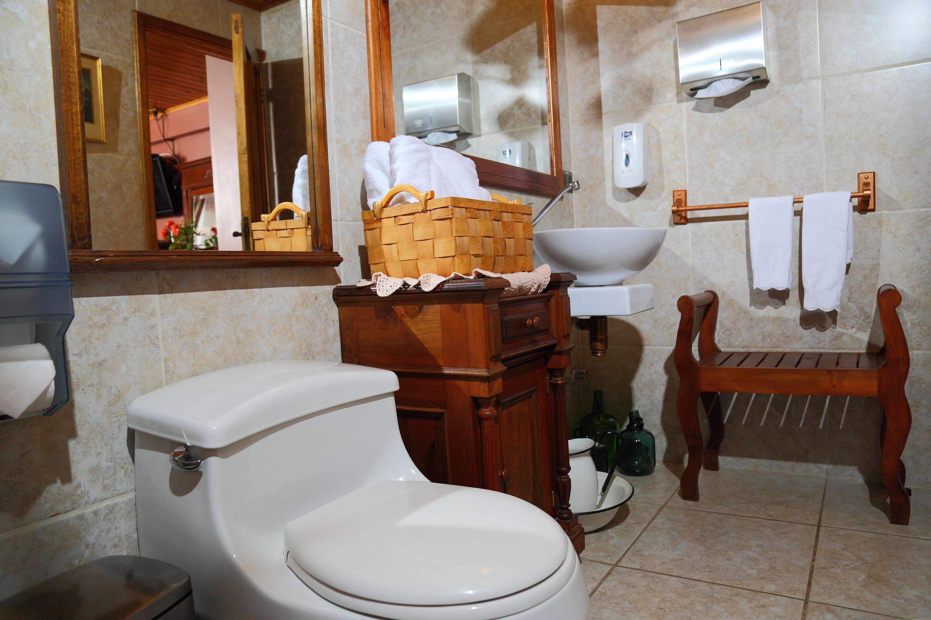 luxury room, 1 king bed, bathtub, executive level | bathroom | deep-soaking bathtub, rainfall showerhead, free toiletries, hair dryer