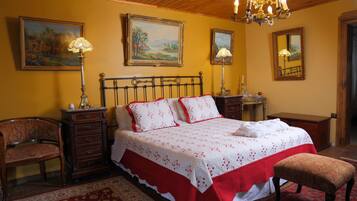 Superior tweepersoonskamer, toegang tot zwembad, uitzicht op tuin (Matrimonial) | Hypoallergeen beddengoed, donzen dekbedden, een minibar